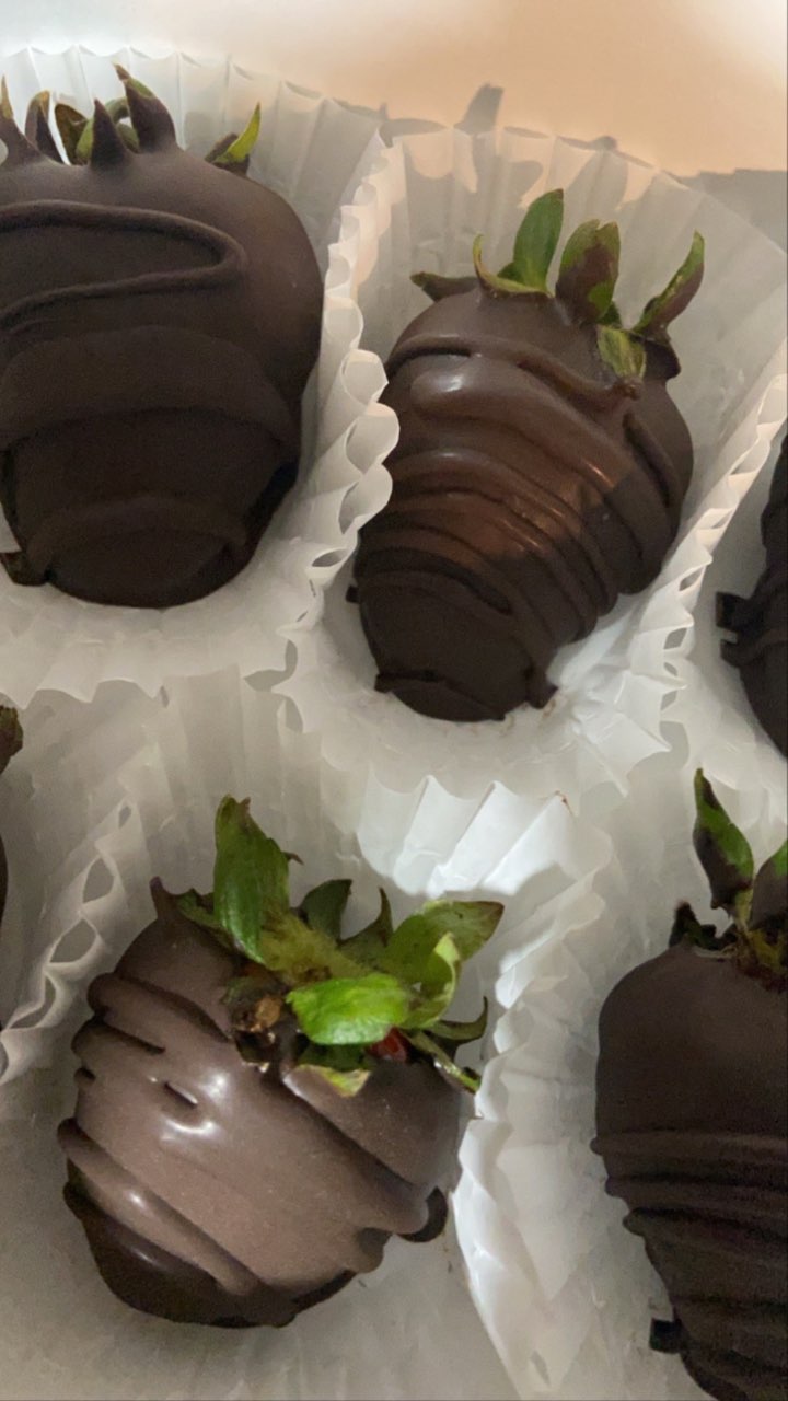 Chocolate Covered Strawberries(PER DOZEN)